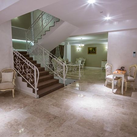 French Boutique Hotel Brasov Exterior photo