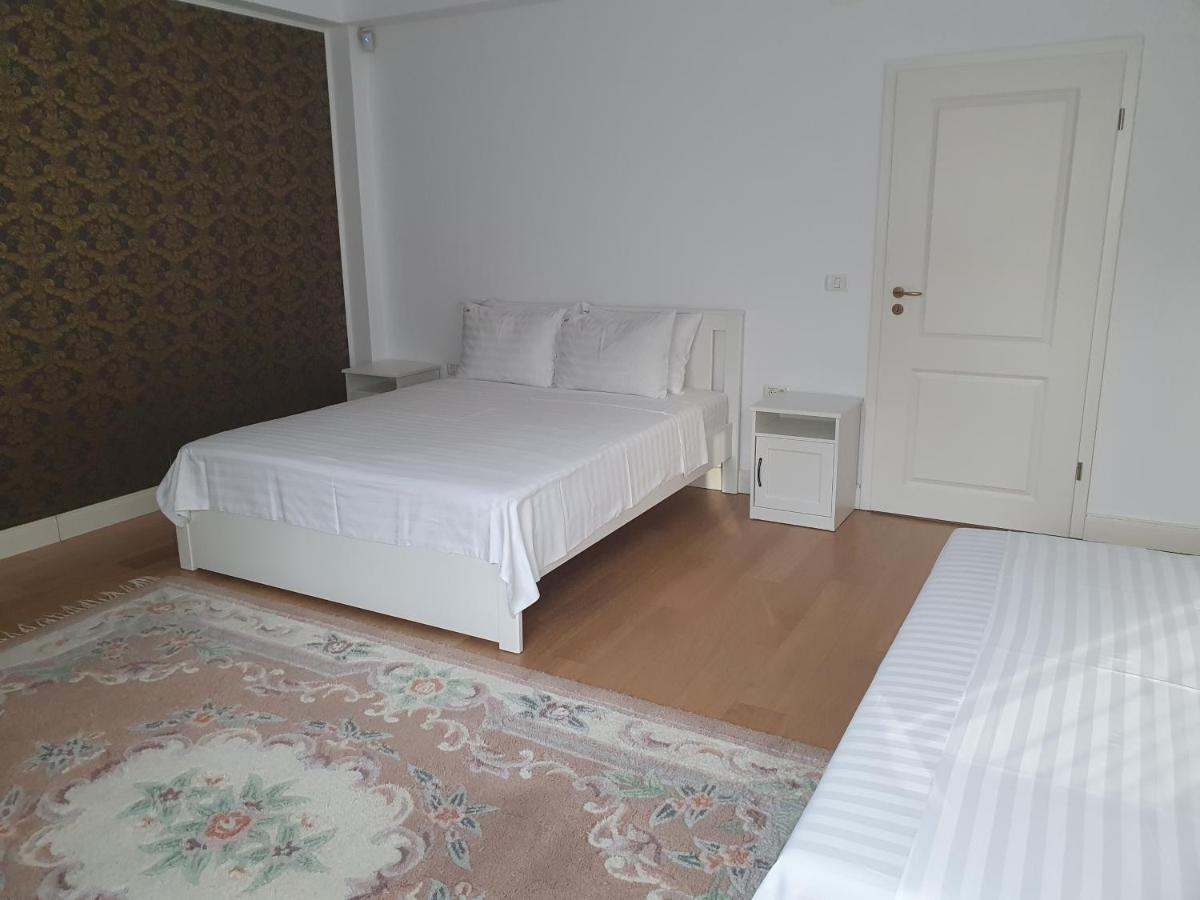French Boutique Hotel Brasov Exterior photo