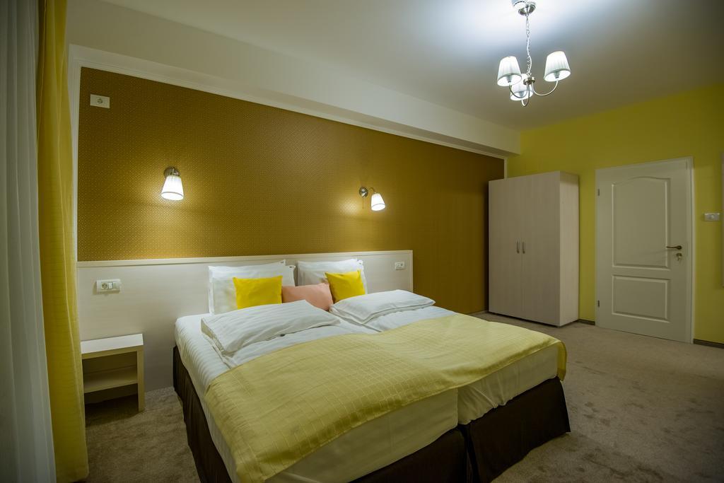 French Boutique Hotel Brasov Exterior photo