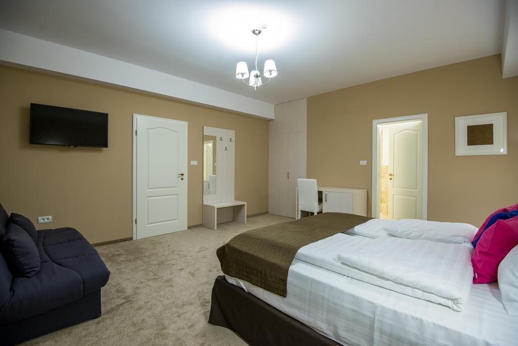 French Boutique Hotel Brasov Exterior photo