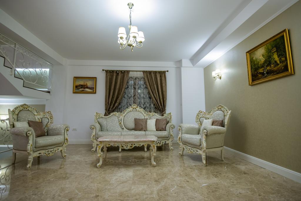 French Boutique Hotel Brasov Exterior photo