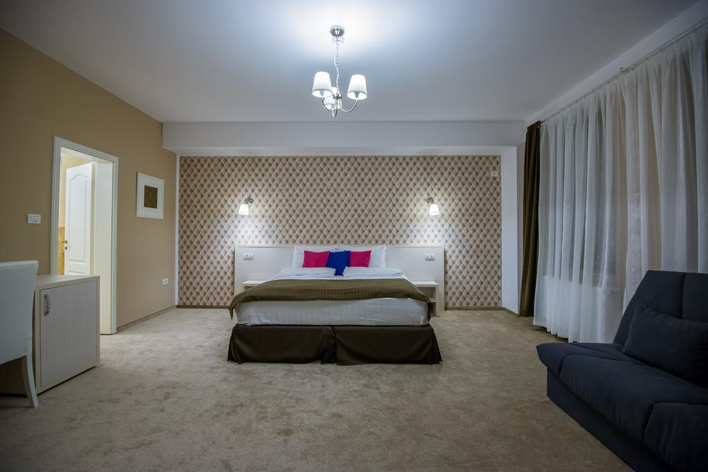 French Boutique Hotel Brasov Exterior photo