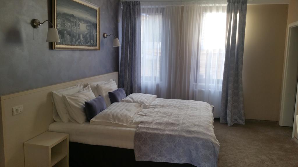 French Boutique Hotel Brasov Exterior photo