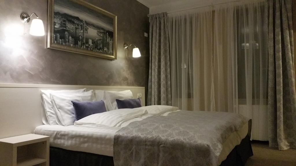French Boutique Hotel Brasov Exterior photo