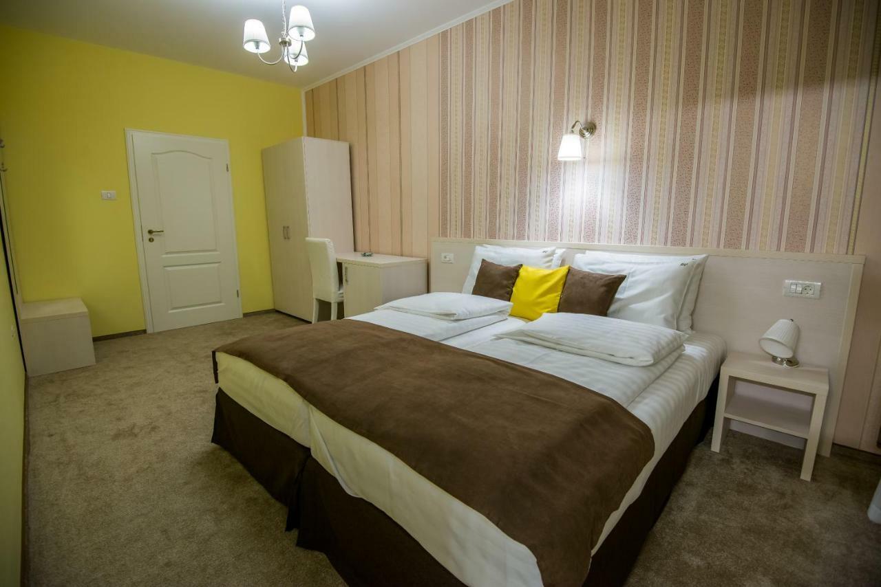 French Boutique Hotel Brasov Exterior photo