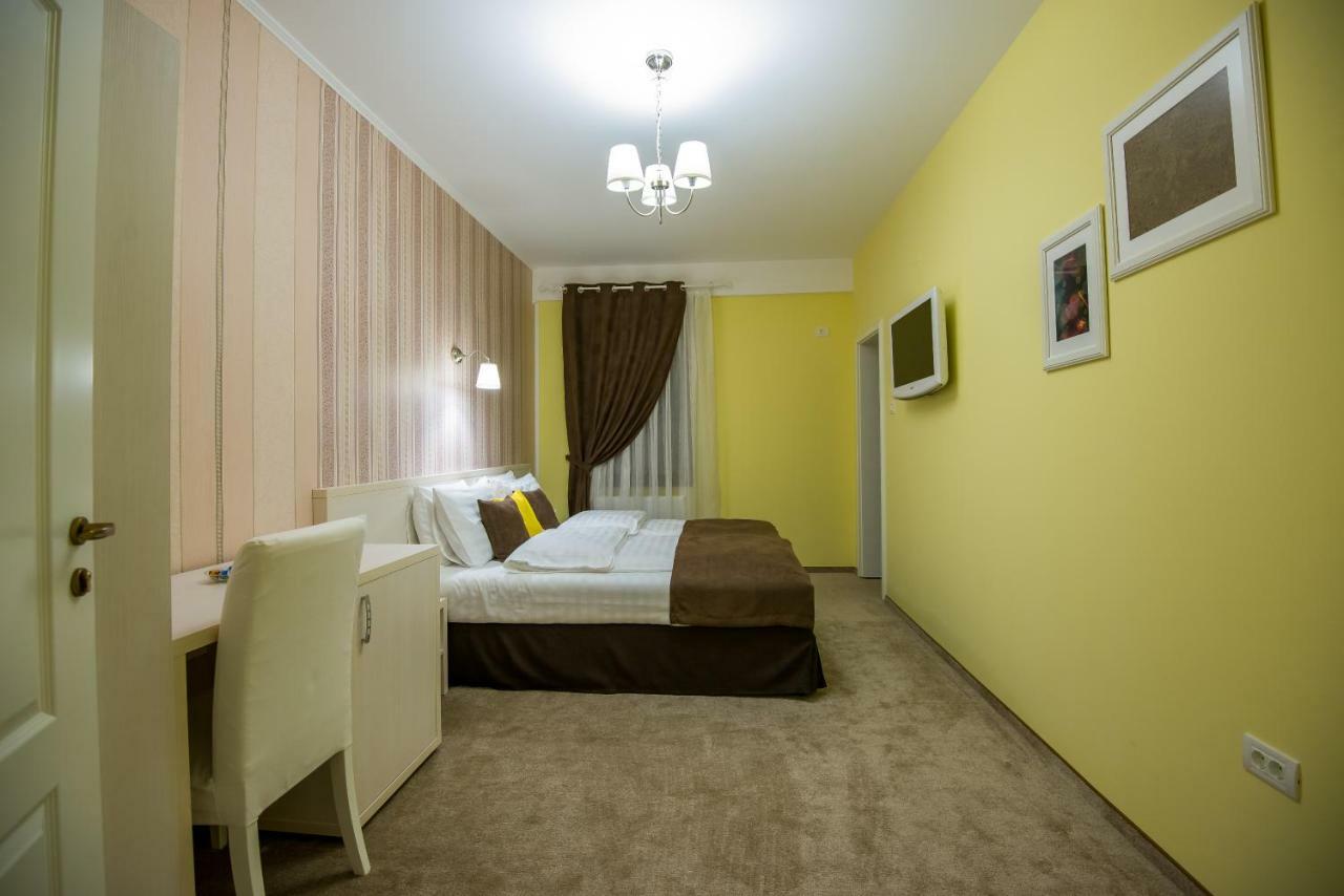 French Boutique Hotel Brasov Exterior photo